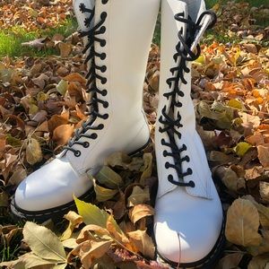 Classic Original Dr. Martens 1914 Boots